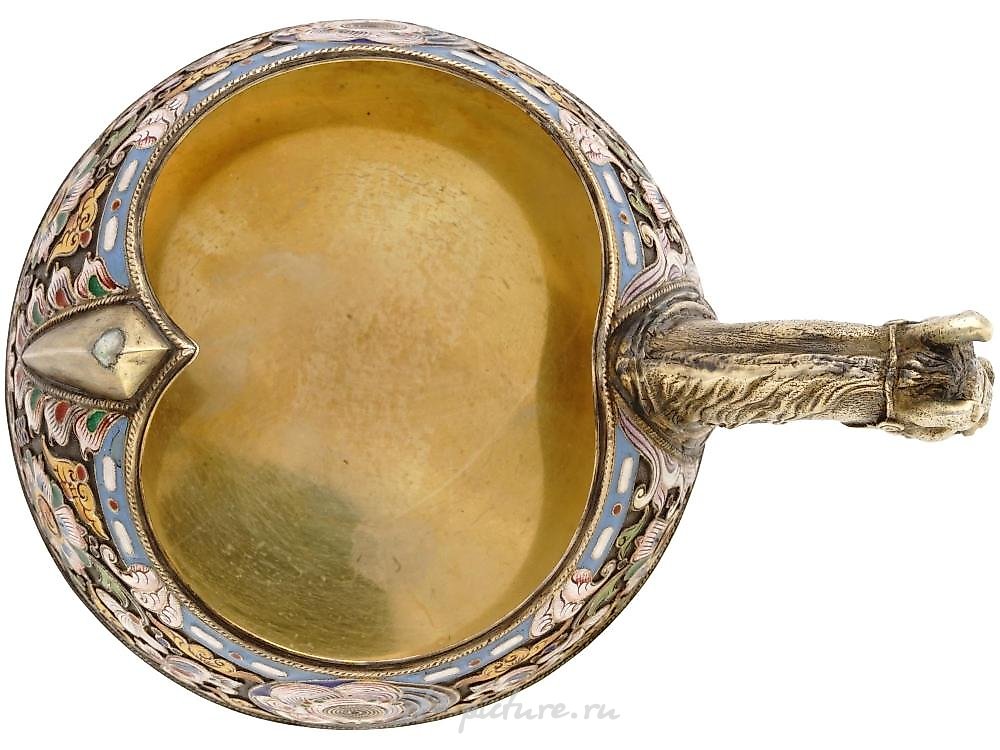 俄罗斯银 , 俄罗斯银制圆底锅，带有雕刻的手柄。