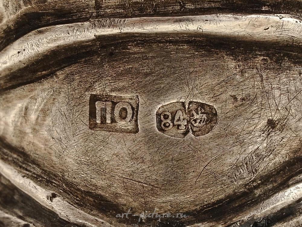 俄罗斯银 , 俄罗斯银制伏特加杯，形状为鞋子