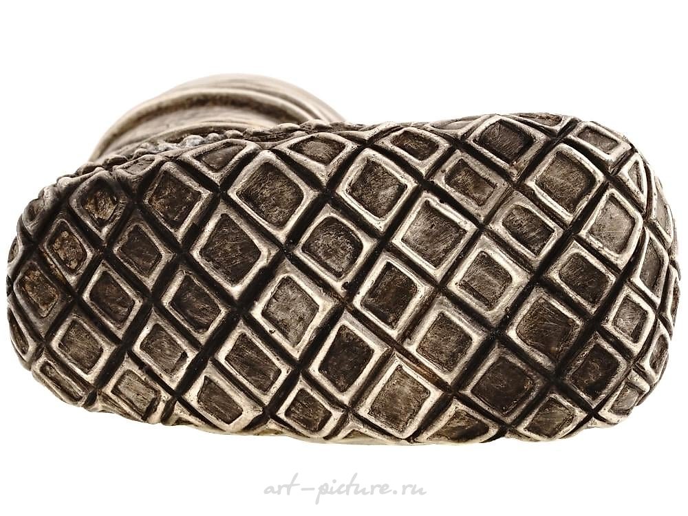 俄罗斯银 , 俄罗斯银制伏特加杯，形状为鞋子