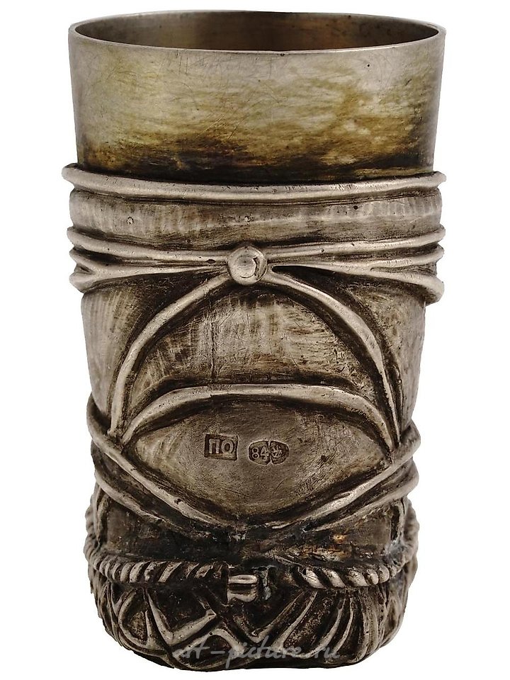 俄罗斯银 , 俄罗斯银制伏特加杯，形状为鞋子