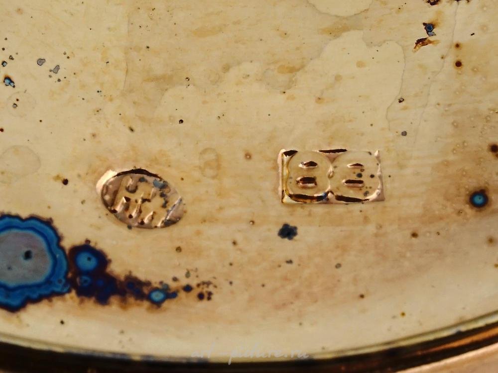 俄罗斯银 , 银杯和带有克洛伊松技术的搪瓷碟