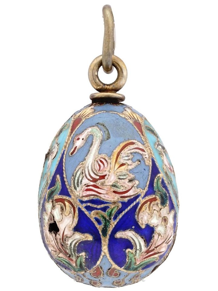 Русское серебро , Императорский русский пендант из золоченого серебра с эмалью в форме яйца