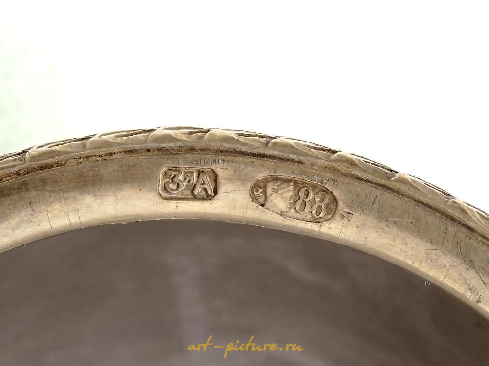 俄罗斯银 , 俄罗斯银饰品，镀金和红宝石装饰