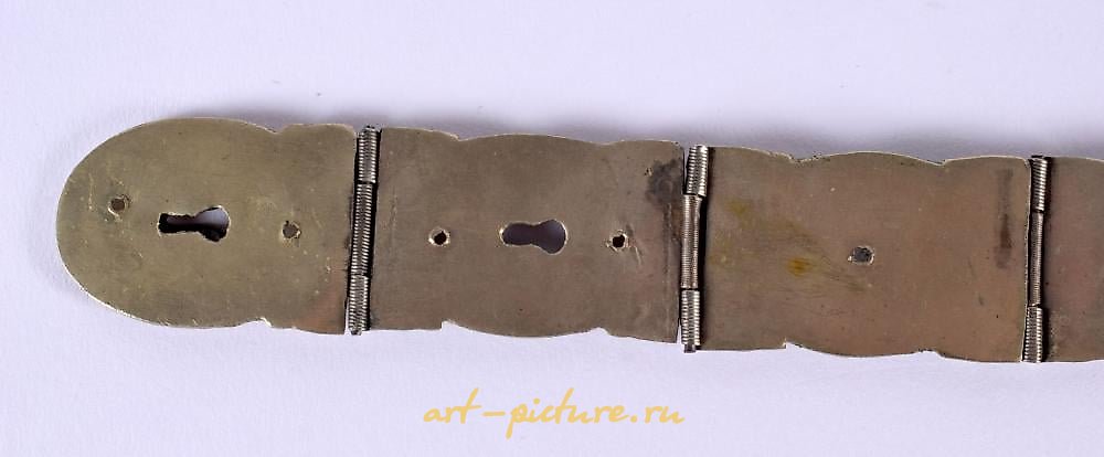 俄罗斯银 , 不寻常的银制腰带，采用尼罗风格，俄罗斯或亚美尼亚风格，装饰有复杂的图案和图画。