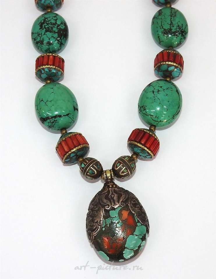 俄罗斯银 , 珊瑚、孔雀石、碧玺和银制成的项链