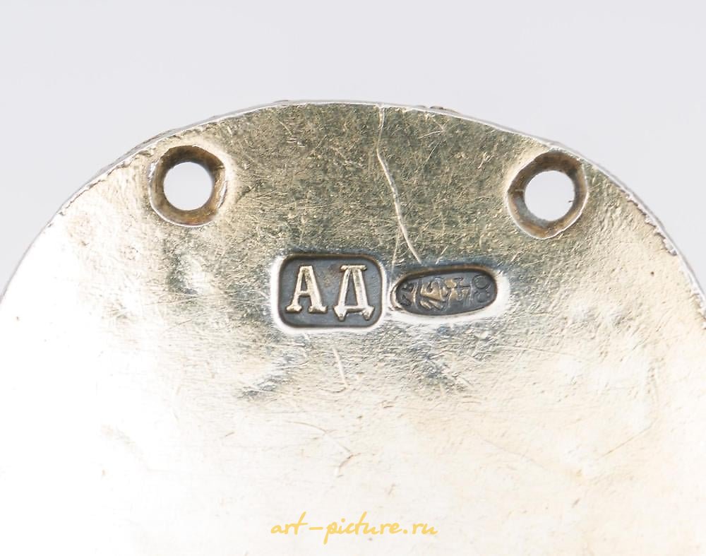 俄罗斯银 , 俄罗斯腰带扣，带有图案刀扣。