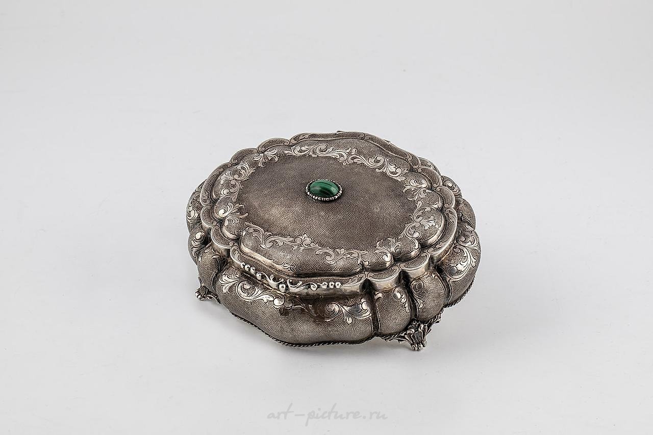 俄罗斯银 , 银制盒子，上面有双头鹰图案。