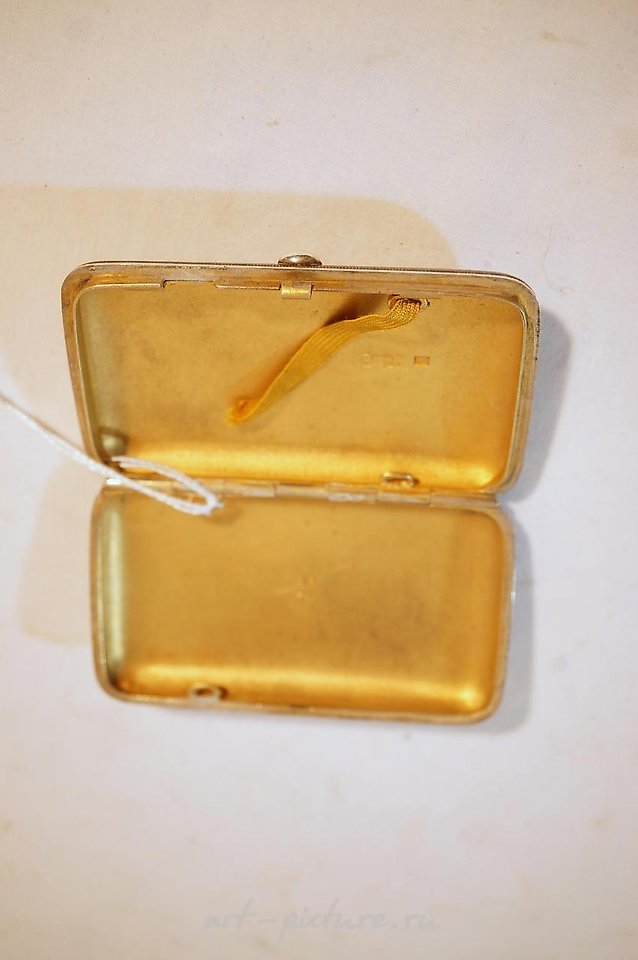 俄罗斯银 , 古董俄罗斯银质和尼尔斯烟盒