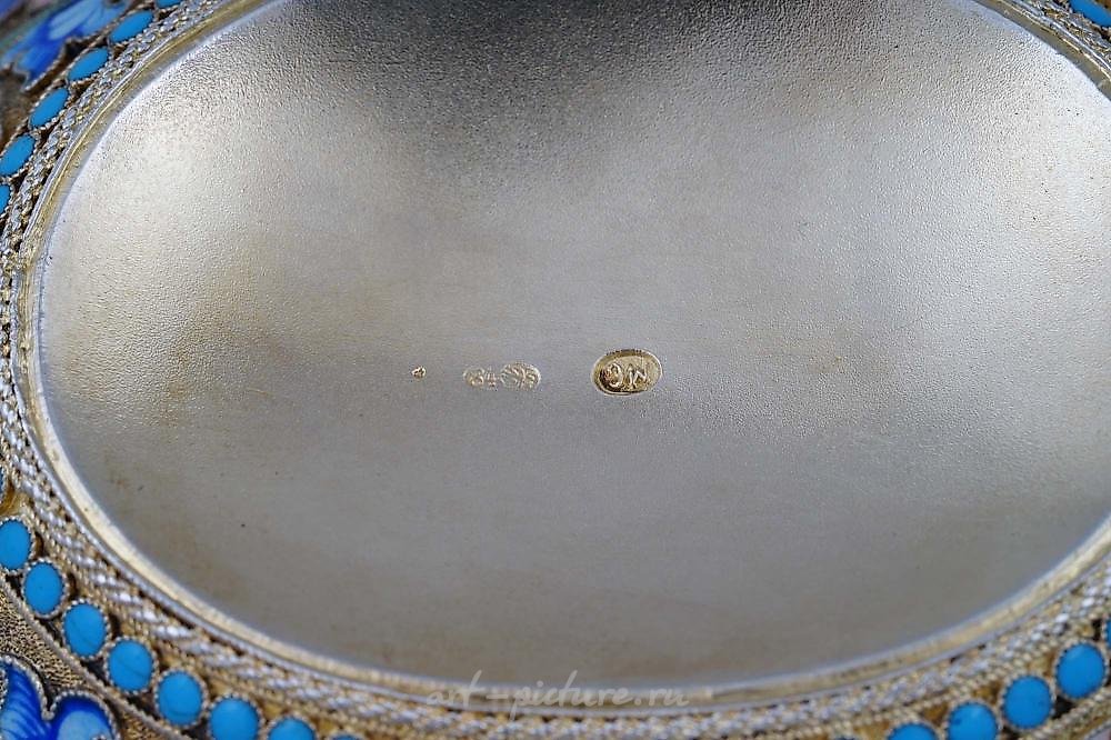 Русское серебро , Русский серебряный и позолоченный ковш с полихромной эмалью