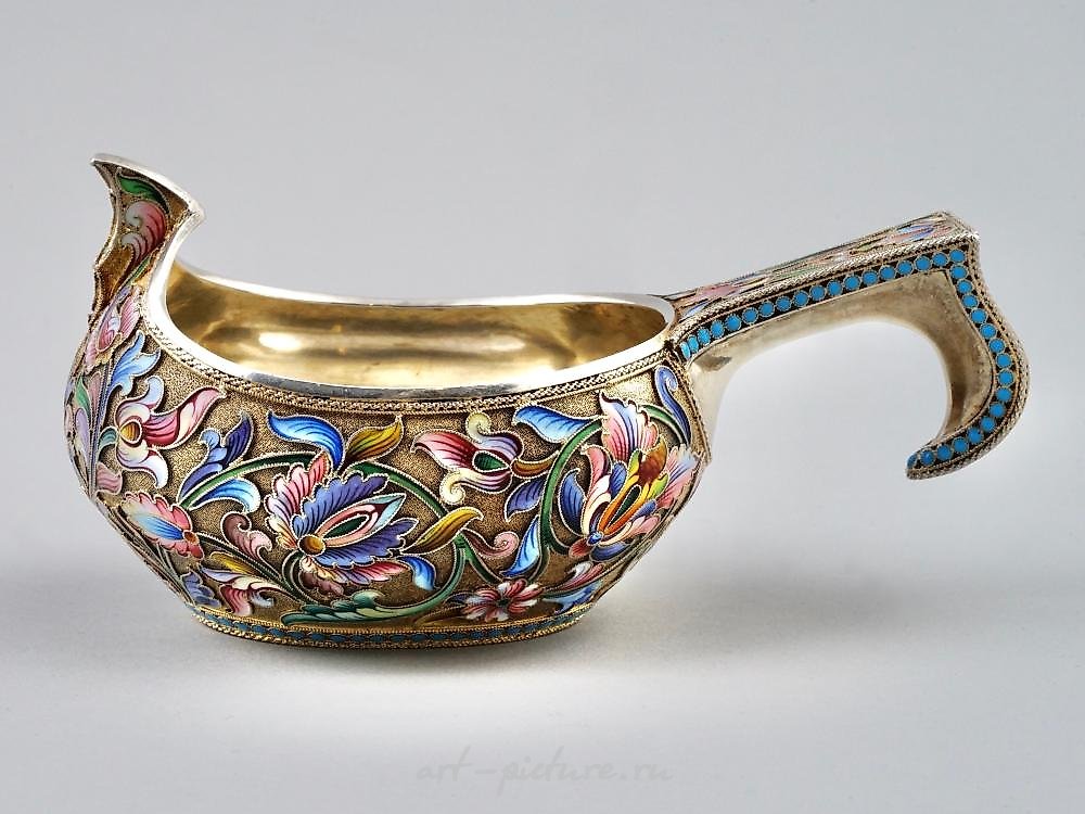 Русское серебро , Русский серебряный и позолоченный ковш с полихромной эмалью