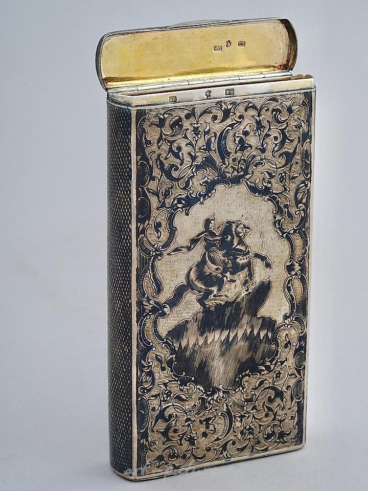 俄罗斯银 , 稀有的俄罗斯银质和尼尔斯（一种黑色合金）制的雪茄盒，19世纪。