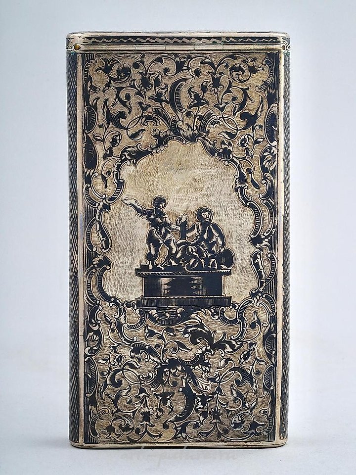 俄罗斯银 , 稀有的俄罗斯银质和尼尔斯（一种黑色合金）制的雪茄盒，19世纪。