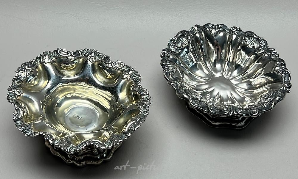 俄罗斯银 , 两个俄罗斯帝国的银制底座