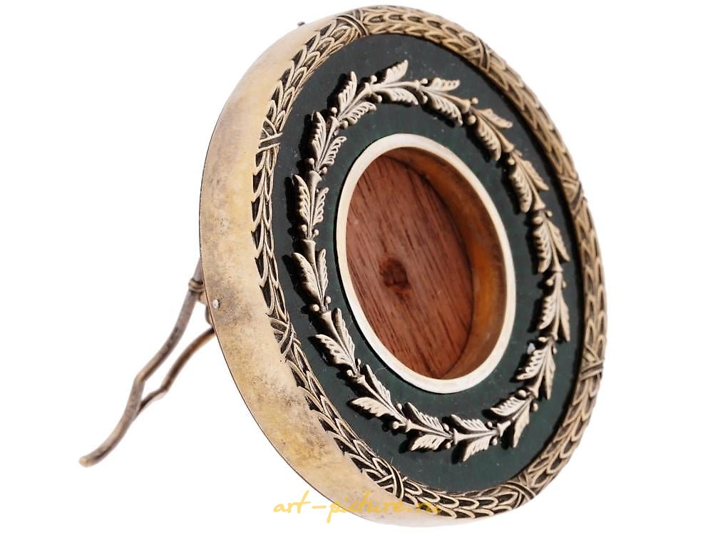 俄罗斯银 , 俄罗斯银相框，镶有琺瑯装饰。