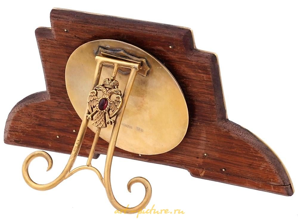 俄罗斯银 , 俄罗斯银质相框，镀金和珐琅装饰