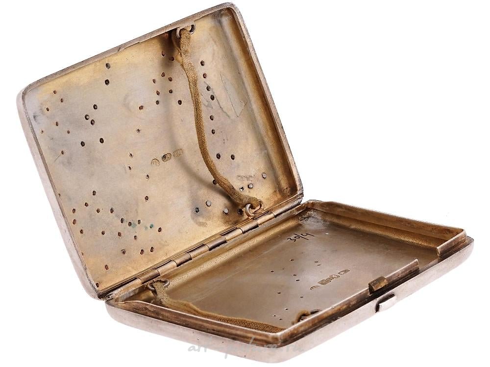 俄罗斯银 , 银镀金和尼尔斯烟盒