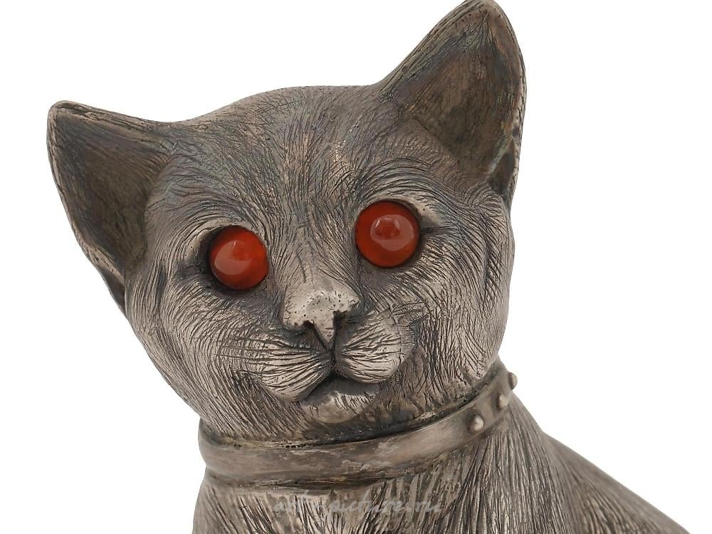 Русское серебро , Русская серебряная фигурка кошки с вырезанными узорами - копилка