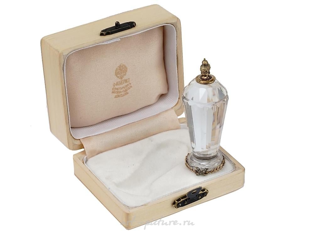 俄罗斯银 , 俄罗斯银质印章，由雕刻的水晶制成，头部上刻有"MФ"字母组合。