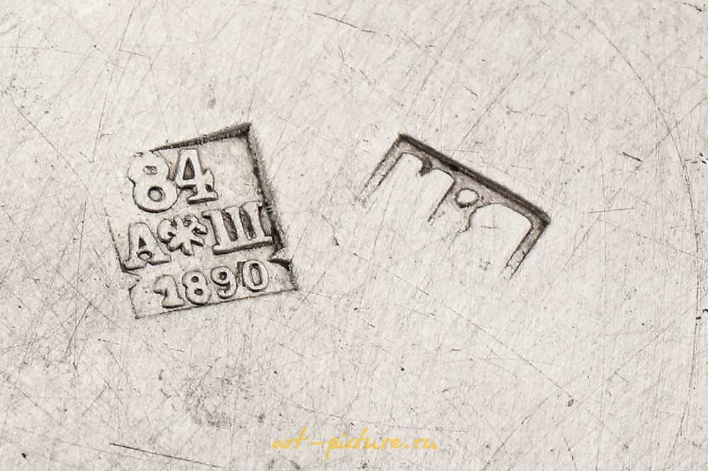 俄罗斯银 , 十九世纪末尼古拉二世风格的俄罗斯84纯度银盐瓶。