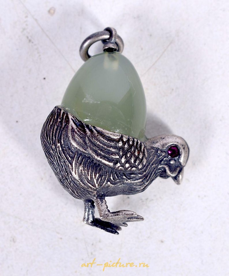 俄罗斯银 , 俄罗斯的银质和玉石蛋形吊坠。重量为5.3克。