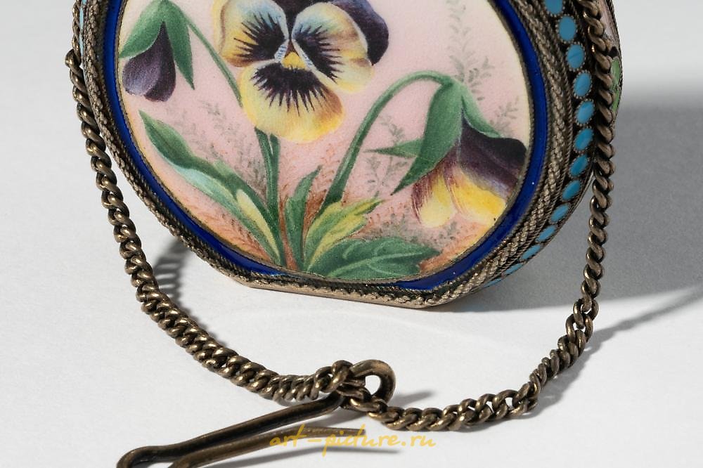 俄罗斯银 , 古董俄罗斯香水瓶，带有珐琅釉绘画。