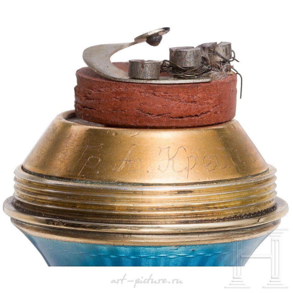 俄罗斯银 , 镀金和珐琅装饰的法贝热风格钟形纽扣