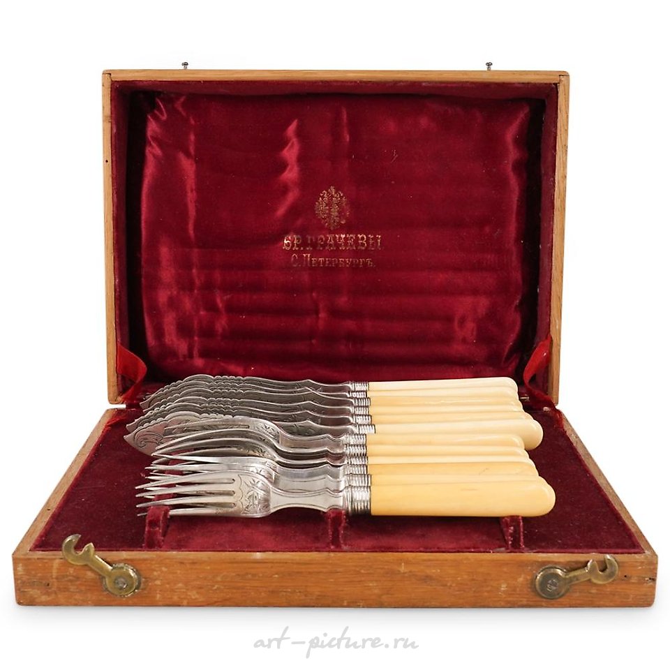 俄罗斯银 , 古董俄罗斯银鱼套装，出自格拉切夫兄弟。