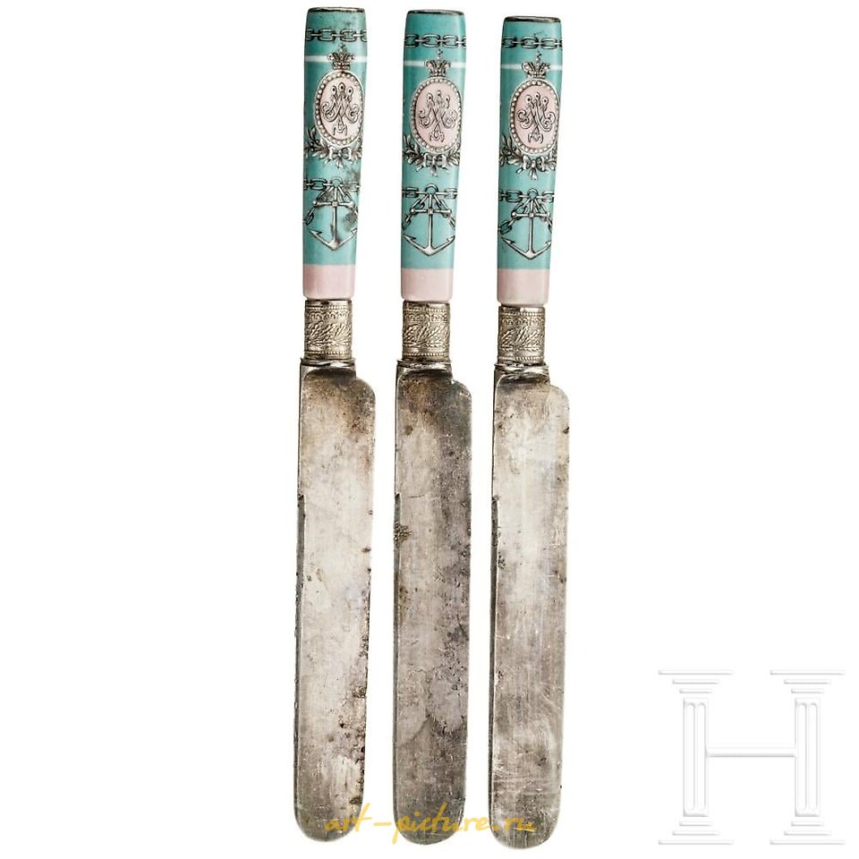 俄罗斯银 , 三把带有瓷质手柄的刀子
