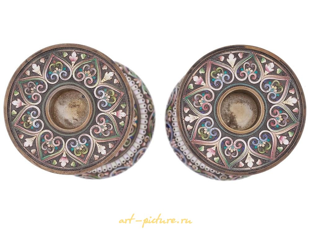 俄罗斯银 , 美丽而令人印象深刻的一对俄罗斯古董银烛台，84纯度。