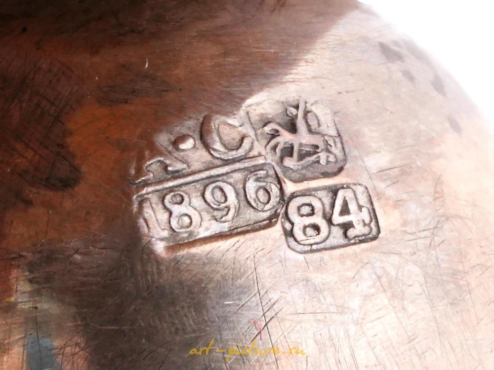 俄罗斯银 , 俄罗斯银质珐琅镶金宝盒，镶有珍贵宝石。