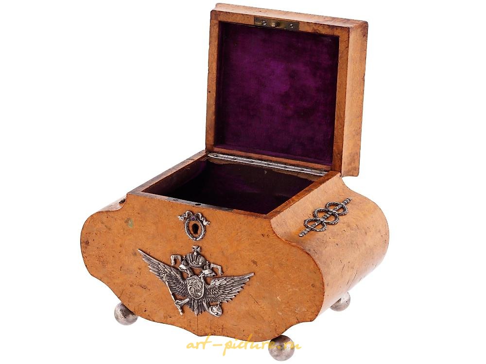 俄罗斯银 , 俄罗斯银质珐琅镶金宝盒，镶有珍贵宝石。
