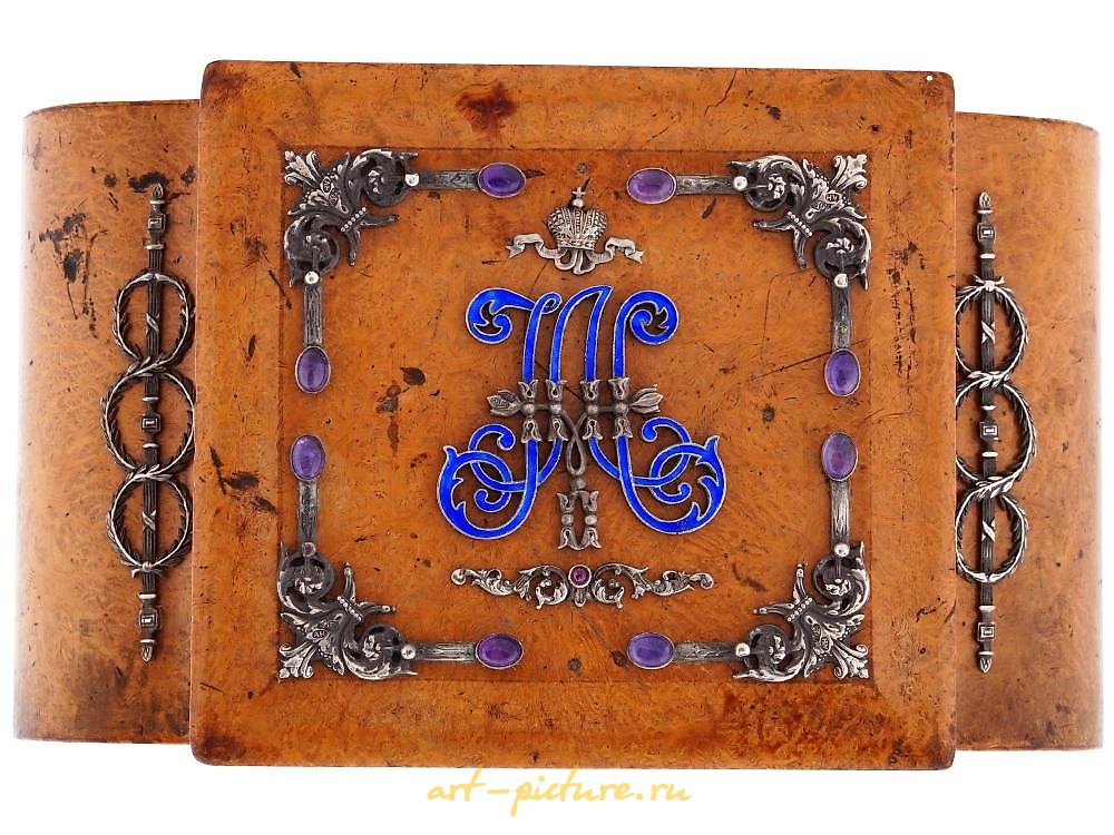 俄罗斯银 , 俄罗斯银质珐琅镶金宝盒，镶有珍贵宝石。