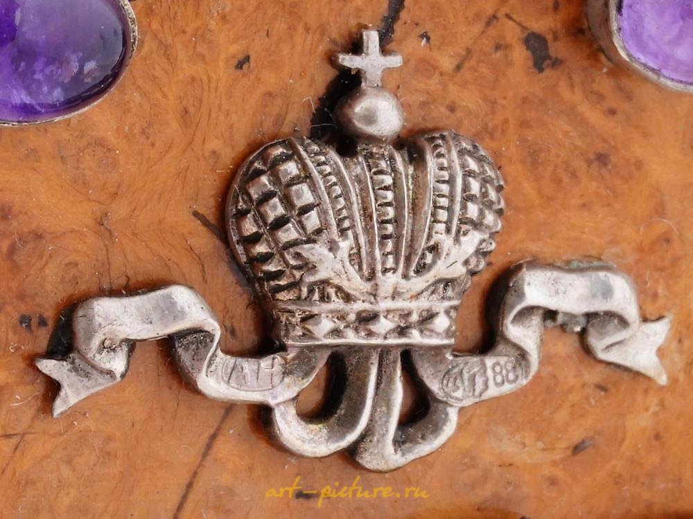 俄罗斯银 , 俄罗斯银质珐琅镶金宝盒，镶有珍贵宝石。