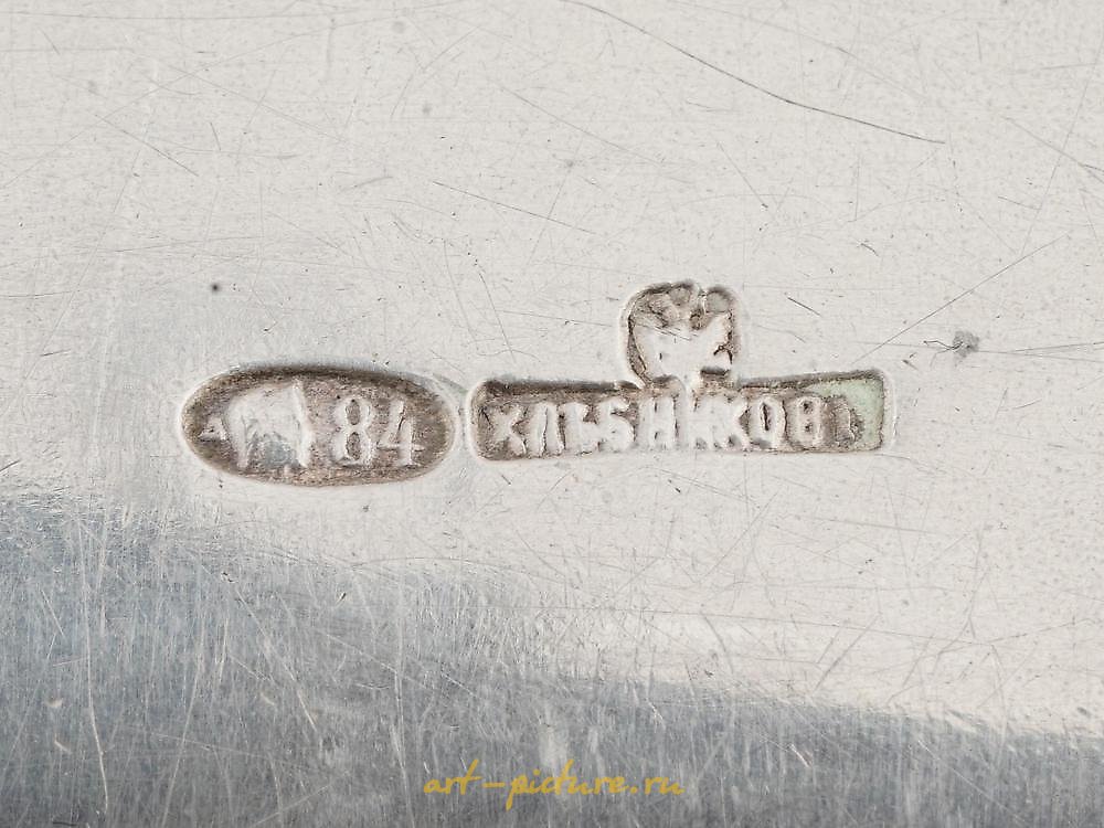 Русское серебро , Серебряная сумочка с гравировкой в императорском русском стиле