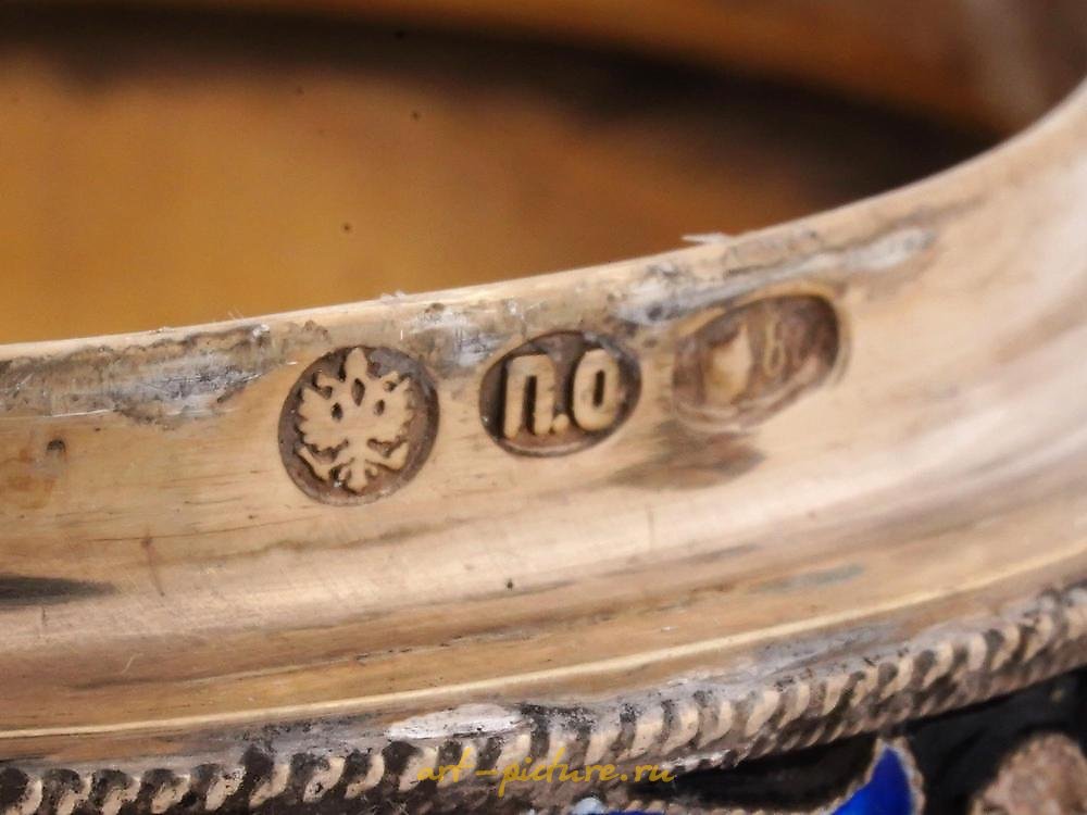 俄罗斯银 , 俄罗斯银质蛋形珐琅盒，采用克洛伊松技法。