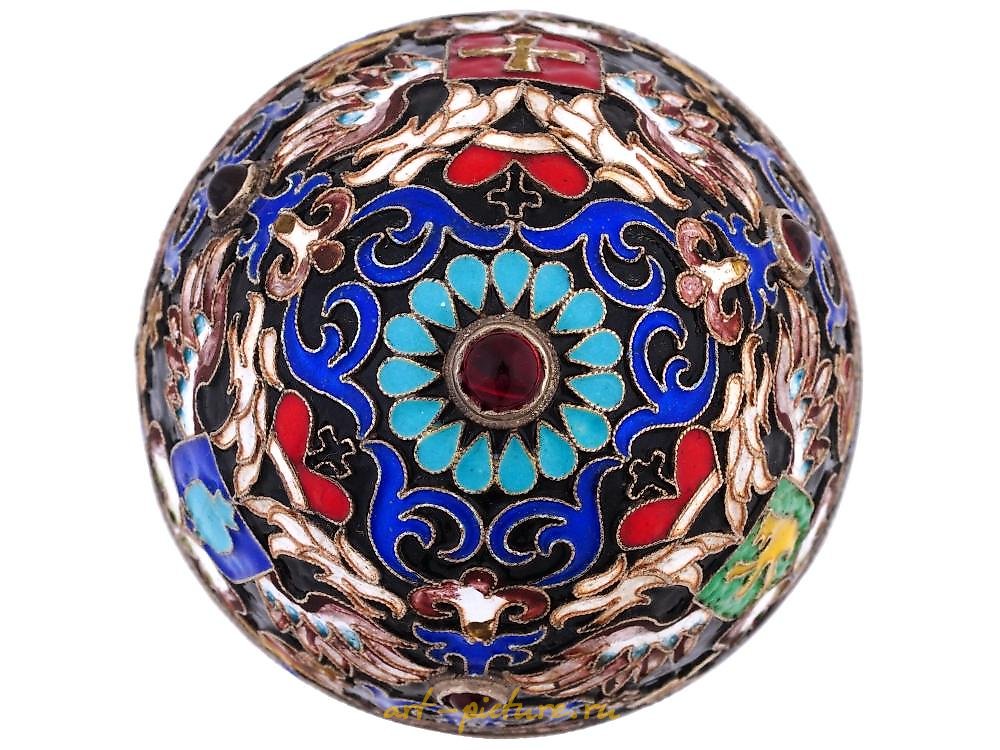 俄罗斯银 , 俄罗斯银质蛋形珐琅盒，采用克洛伊松技法。