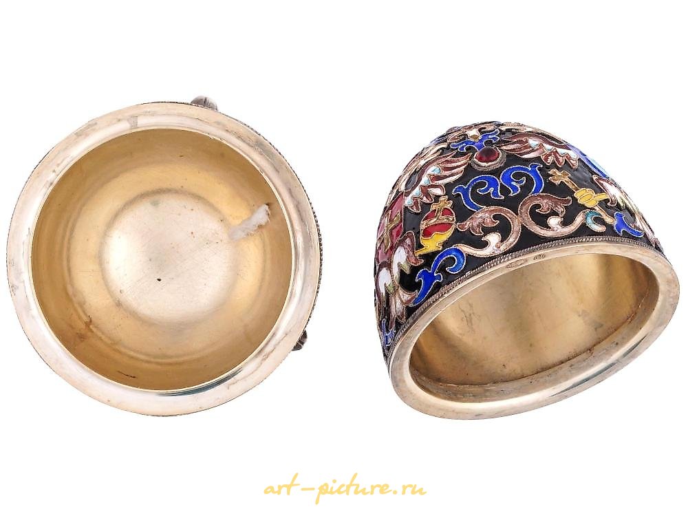 俄罗斯银 , 俄罗斯银质蛋形珐琅盒，采用克洛伊松技法。