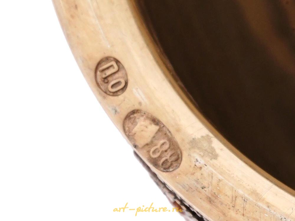 俄罗斯银 , 俄罗斯银质蛋形珐琅盒，采用克洛伊松技法。