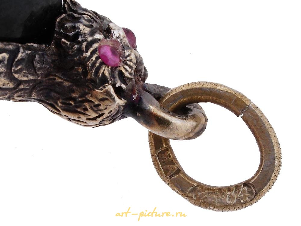 俄罗斯银 , 俄罗斯银制蛋形吊坠，镀金和釉彩采用克洛伊松技术。