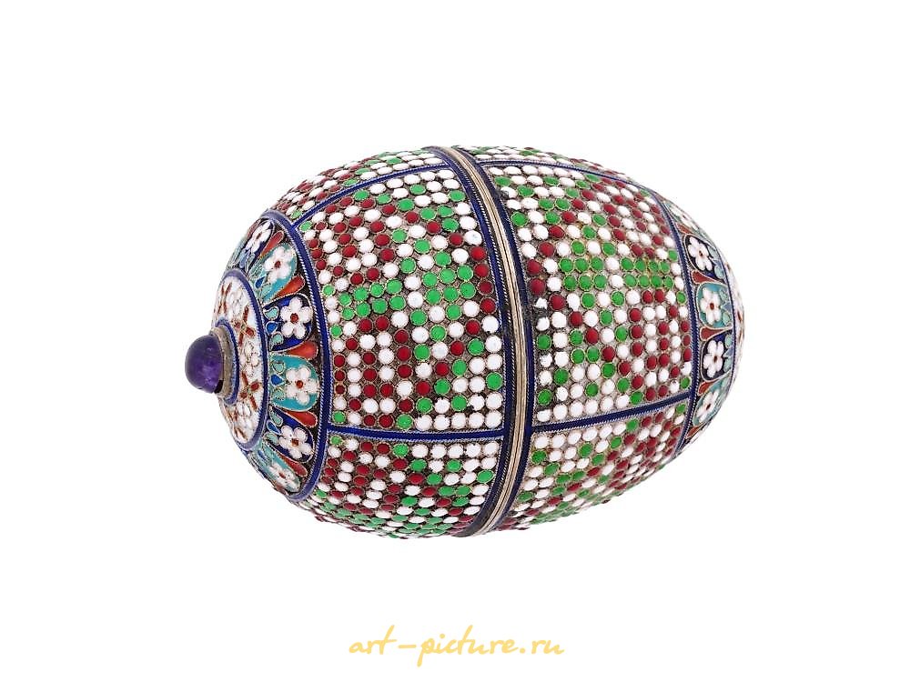 俄罗斯银 , 俄罗斯银质蛋形珐琅盒，采用克洛伊松技法制作。