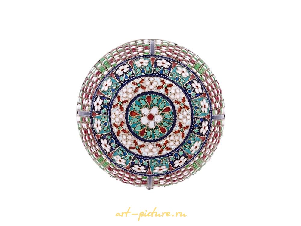 俄罗斯银 , 俄罗斯银质蛋形珐琅盒，采用克洛伊松技法制作。