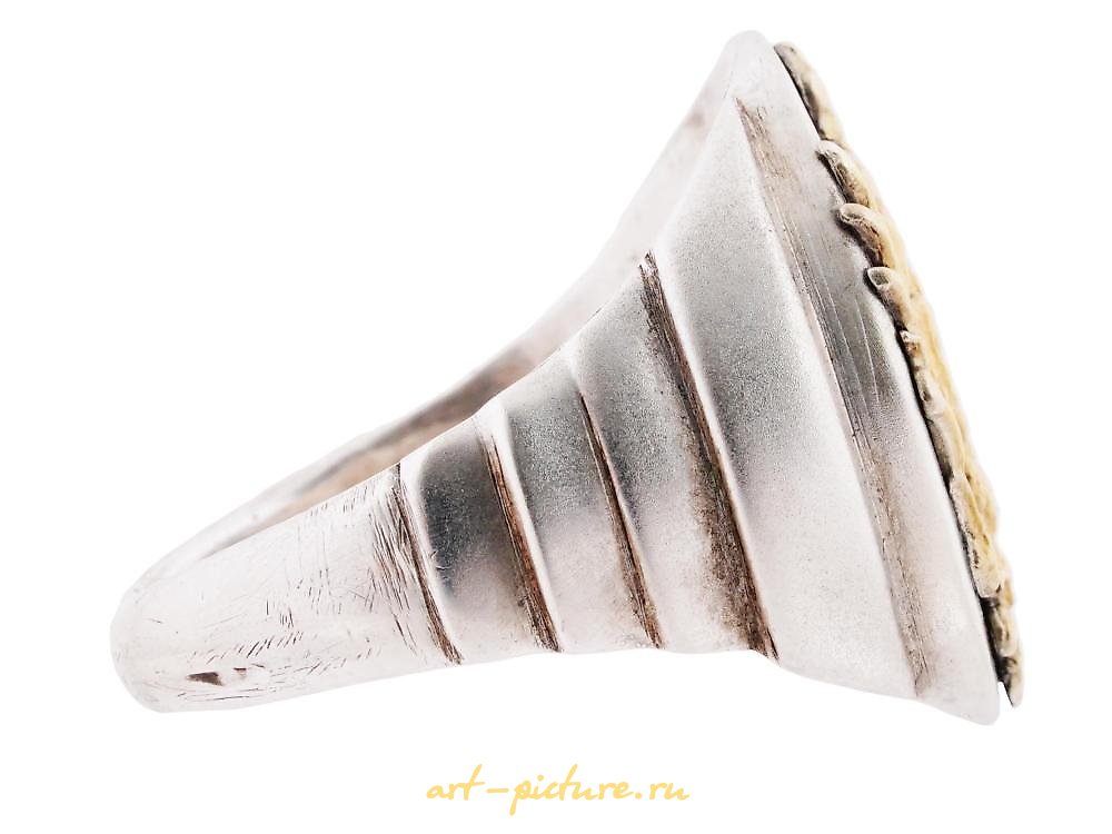 俄罗斯银 , 银戒指，上面有俄罗斯帝国的鹰徽。