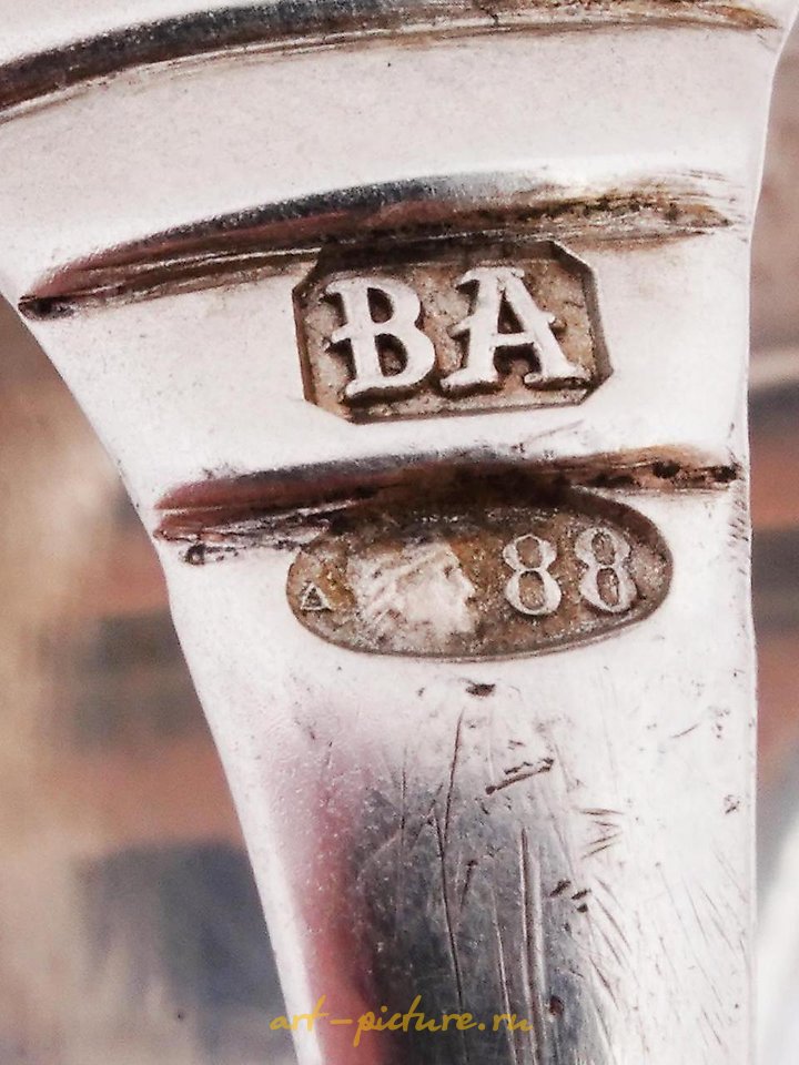 俄罗斯银 , 银戒指，上面有俄罗斯帝国的鹰徽。