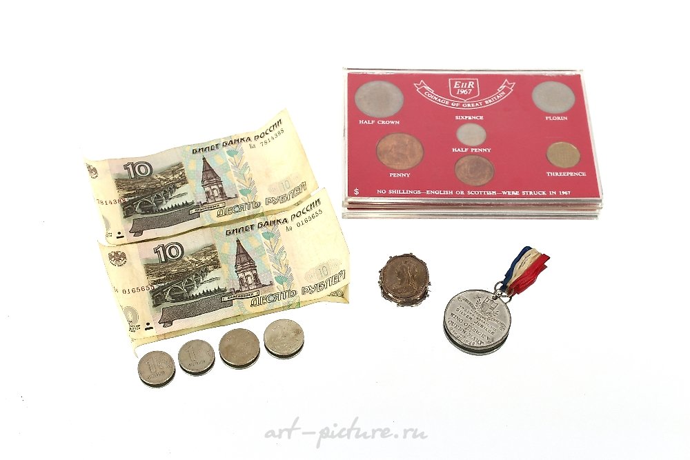 Russian silver , A miscellaneous collection of various metalware thimbles, in...