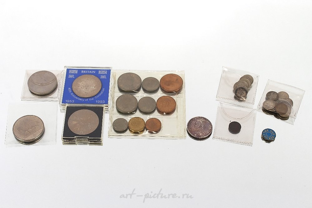 Russian silver , A miscellaneous collection of various metalware thimbles, in...