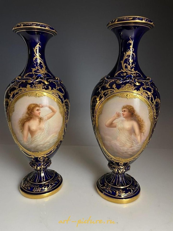 Royal Vienna Porcelain , A PAIR OF ROYAL VIENNA VASES