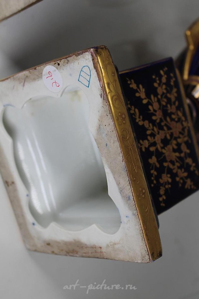 Royal Vienna Porcelain , (2) Exceptional Royal Vienna Hand Painted Urns