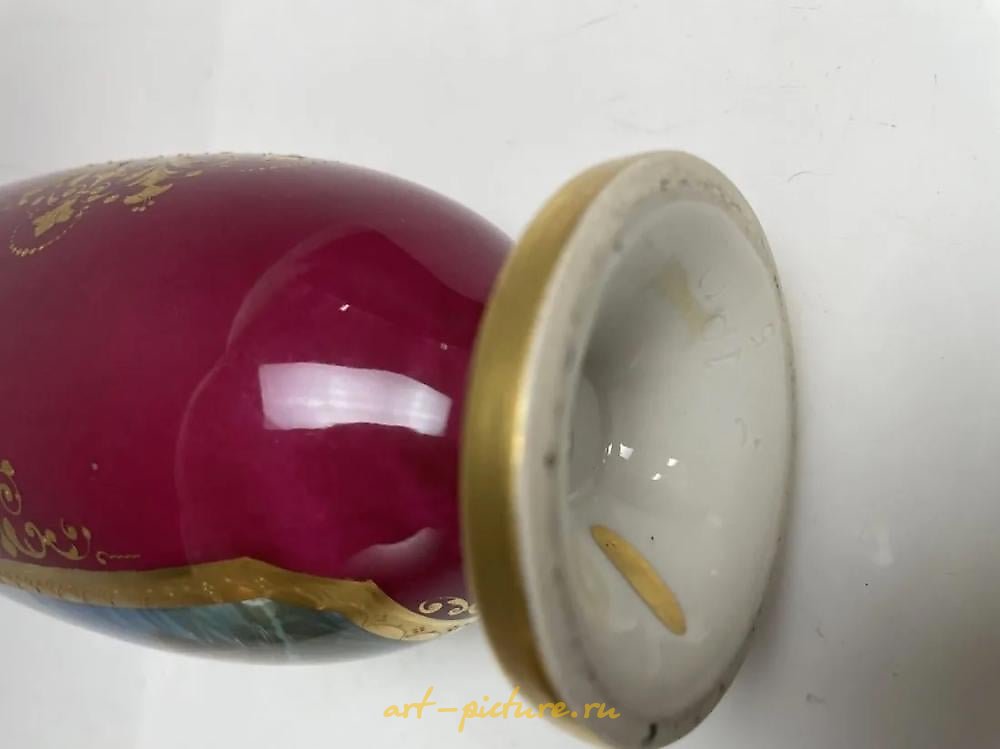 Royal Vienna Porcelain , A ROYAL VIENNA STYLE VASE