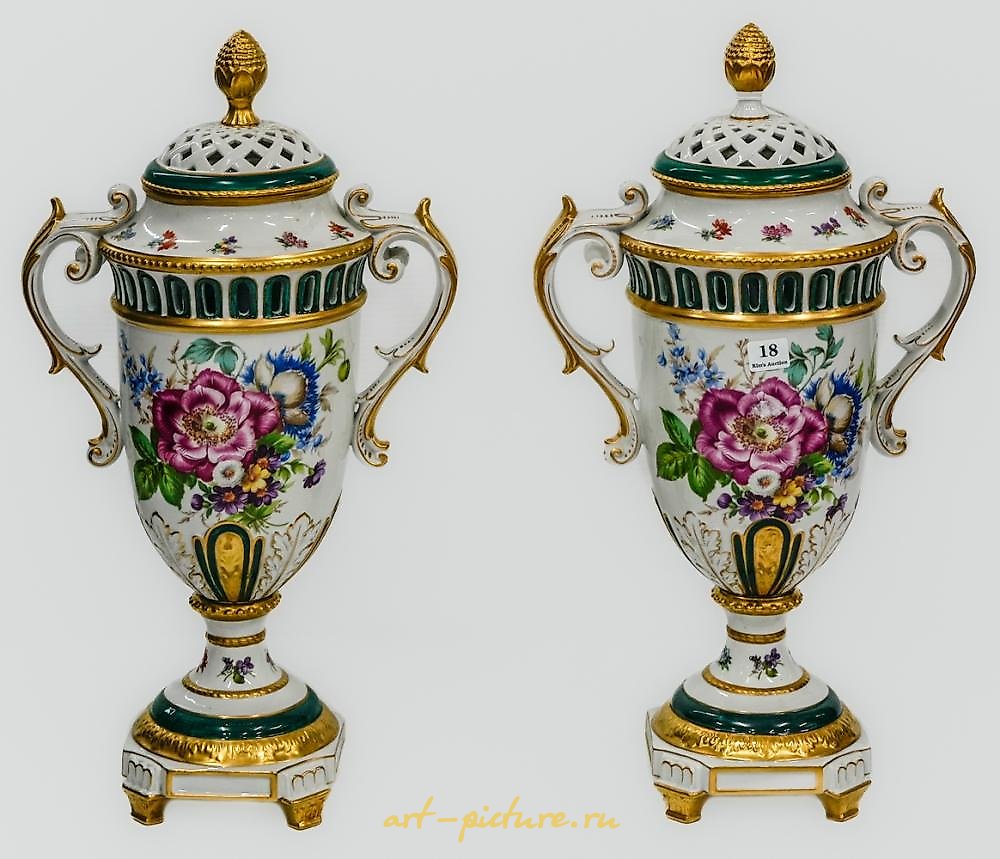 Royal Vienna Porcelain , Pair of Royal Vienna lidded vases