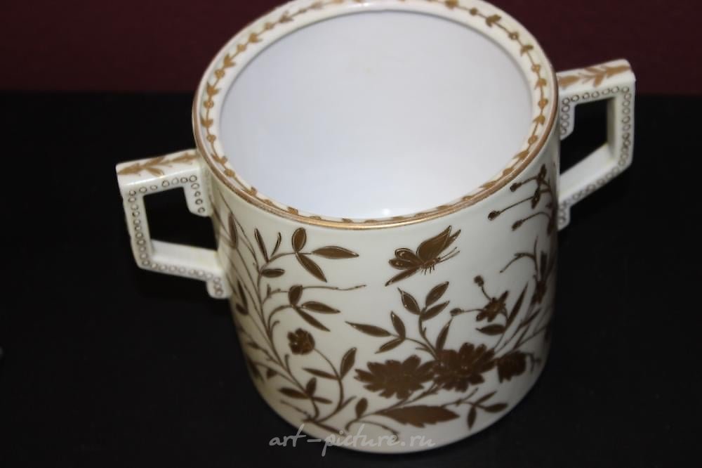 Royal Vienna Porcelain , A Royal Vienna (?) Beehive Shield Mark Jar